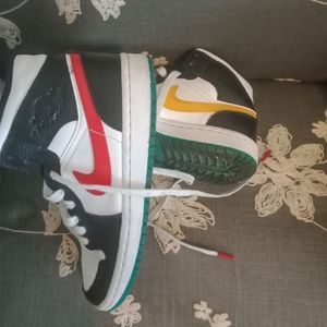 Air Jordan 1 Mid Alternate Swoosh BQ6472-063